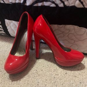 De Angelo Red High Heels size 7